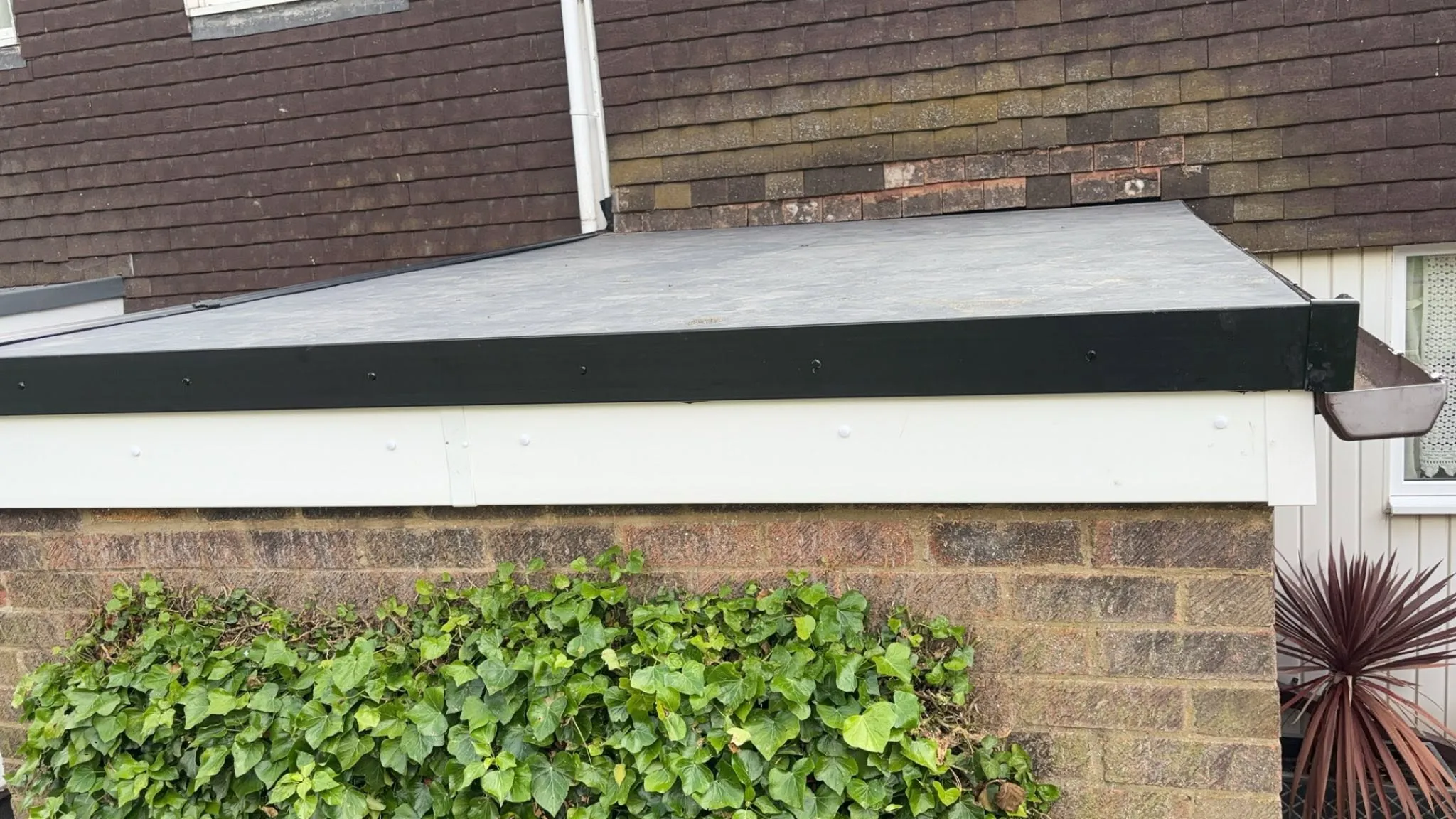 New flat roof with new fascia and soffit fitted